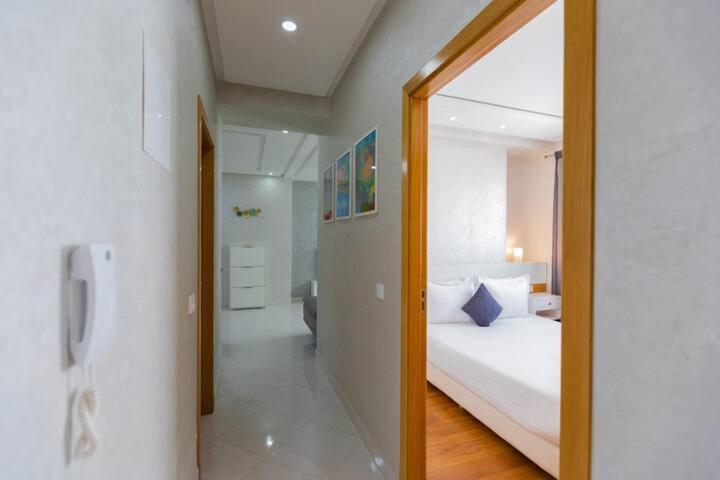 Modern Apartment In The Heart Of Танжер Номер фото